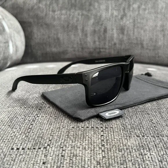 Oakley Holbrook Sunglasses 009102 Black Lenses-Black Matte Frame - Picture 2 of 14